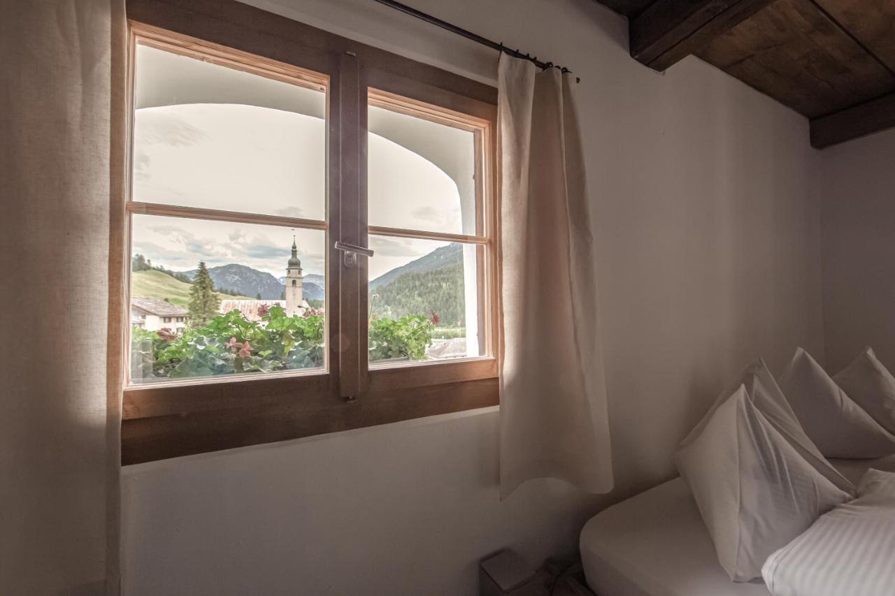 Hotel Weiss Kreuz Splügen Quarto foto