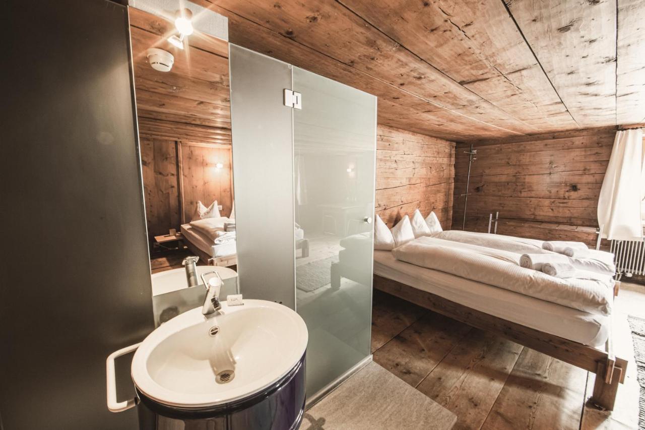 Hotel Weiss Kreuz Splügen Quarto foto