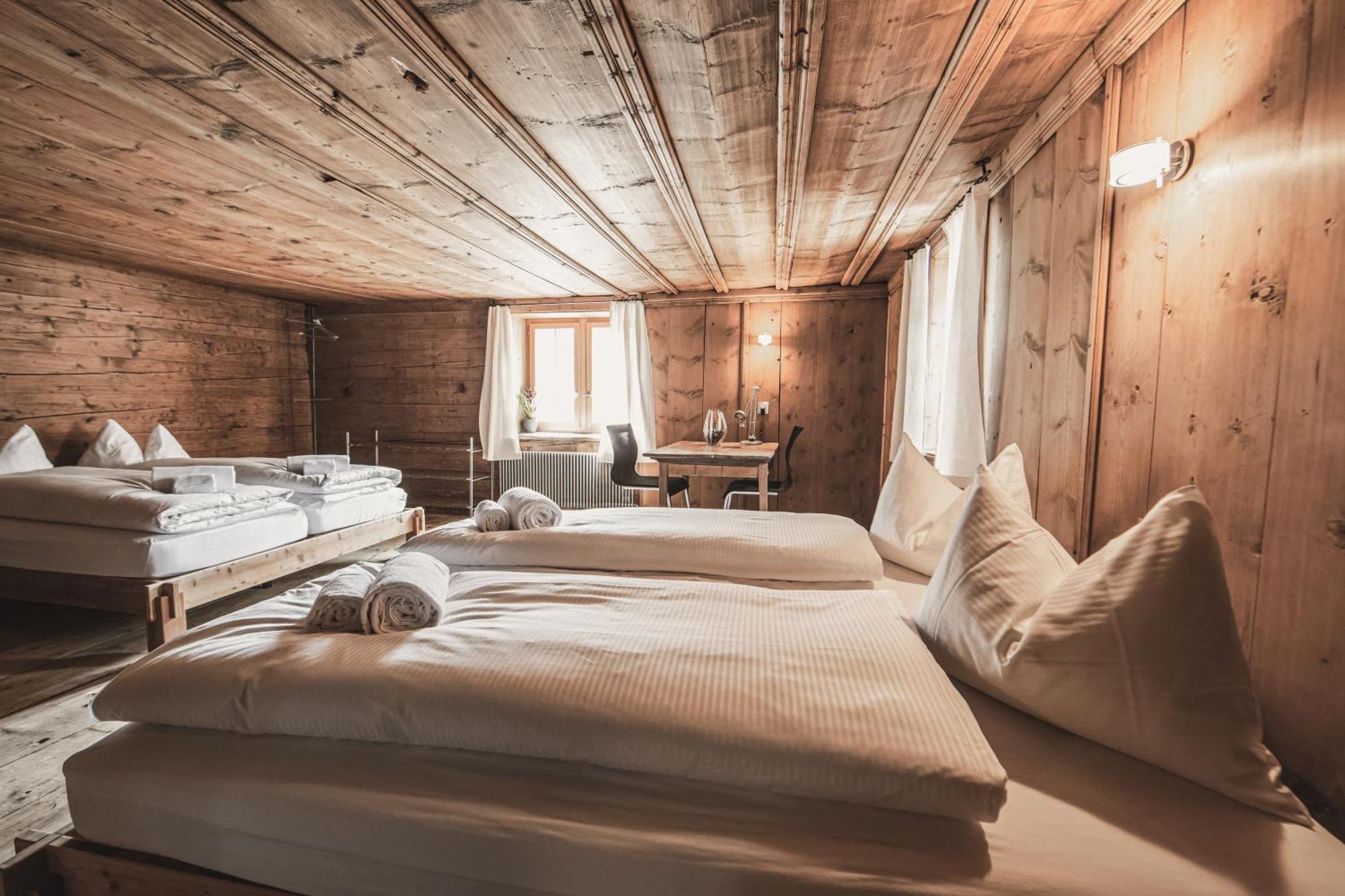 Hotel Weiss Kreuz Splügen Quarto foto